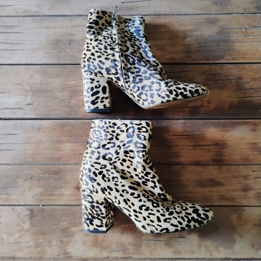 NEW CONDITION Halogen Leopard Booties 6.5M Genuine Calf Hair Pointed Toe